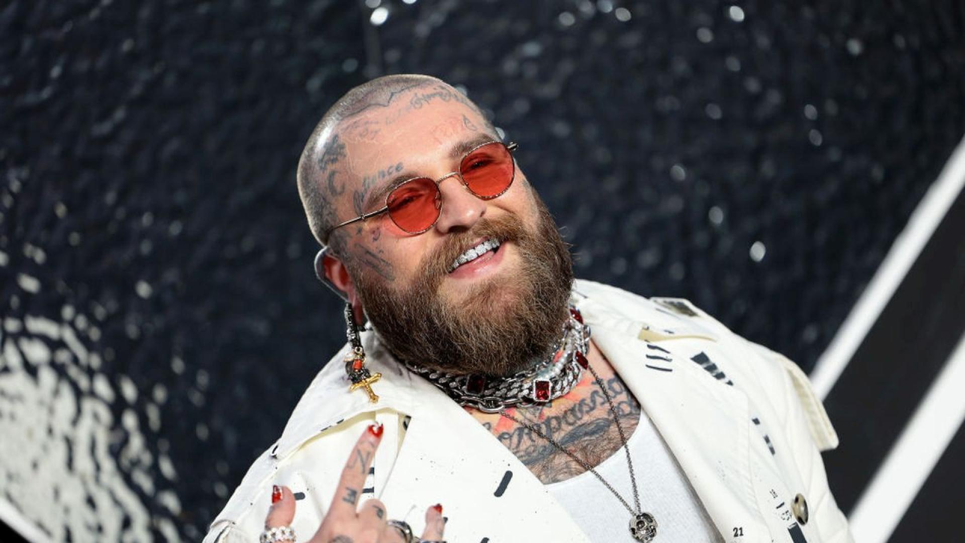 Теди Суимс плува срещу течението и се бори със злоупотребата