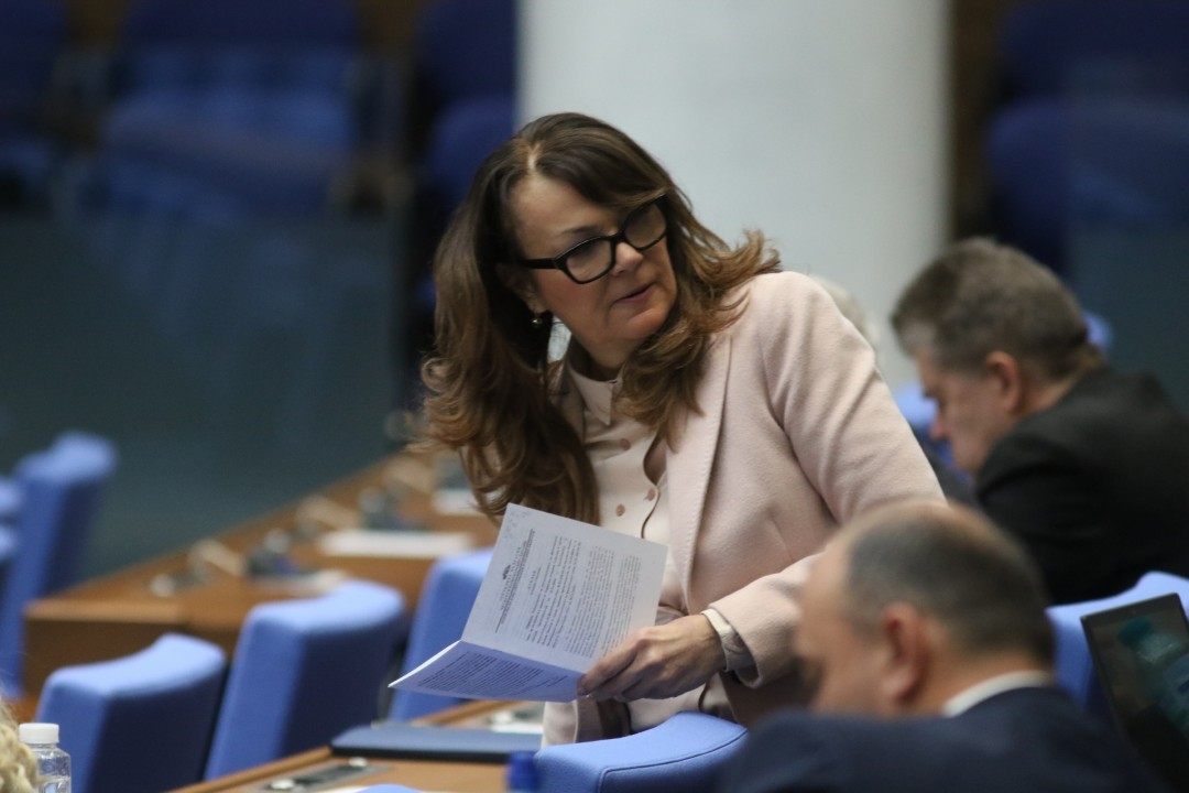 <p>Депутатите обсъждат вота на недоверие срещу кабинета &bdquo;Желязков&ldquo;.</p>
