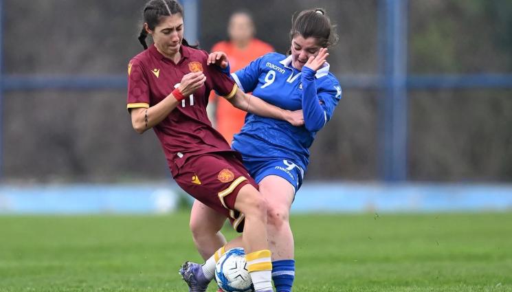 Девойки футбол - Националният отбор громи със 7:0