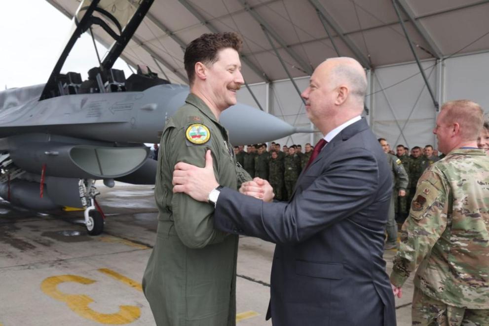  ф-16 аероплан 