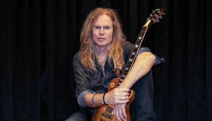 Адриан Ванденберг - АВАНТЮРИСТ: Китаристът на Whitesnake тръгна с влака за София (СНИМКА)