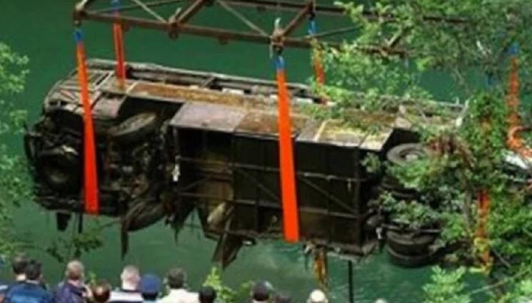 река Лим - РЕКВИЕМ ЗА АНГЕЛИТЕ ОТ ЛИМ - 21 години от смъртта на 12 ученици!