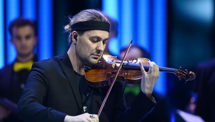 Дейвид Гарет - Дейвид Гарет представя Millennium Symphony у нас