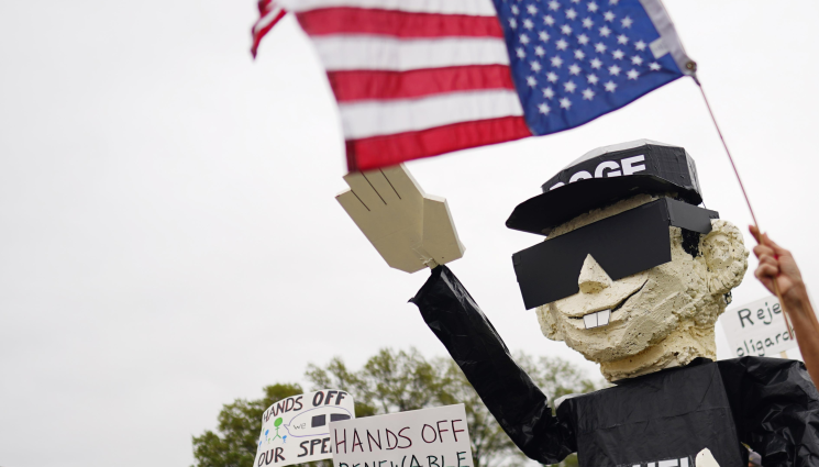 протест - НЕДОВОЛСТВО: Хиляди на протест срещу Тръмп и Мъск!