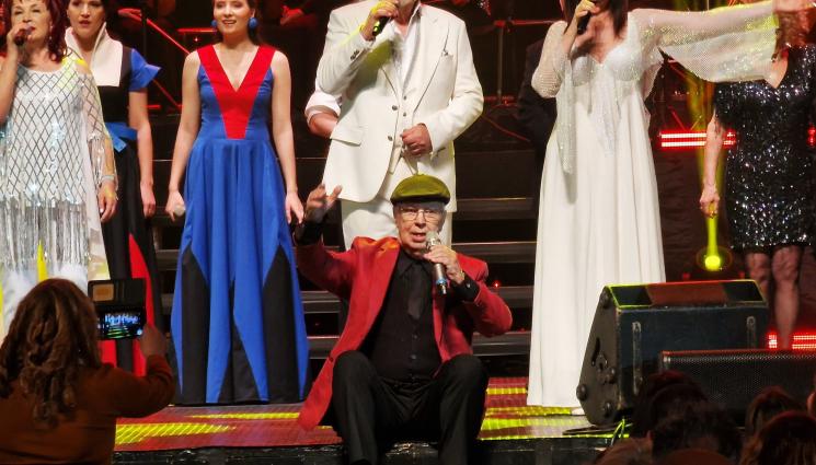 диомов - ЗА ЮБИЛЕЯ В НДК: Диомов излекува кръста