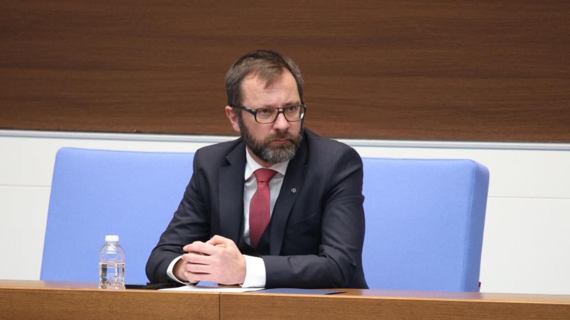 Ако с оставката ми ще спрат да загиват деца я