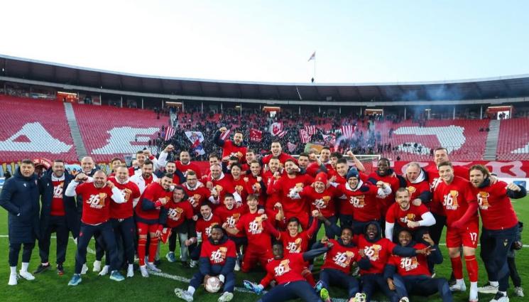 Цървена звезда - Цървена звезда триумфира с най-рано спечелената титла