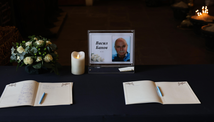 Банов - Стотици се сбогуват с Васил Банов! (СНИМКИ)
