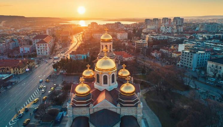 Варна - ИМАШ ПАРИ - ПЛАЩАШ: Варненци вадят 120 бона за улични мацета!