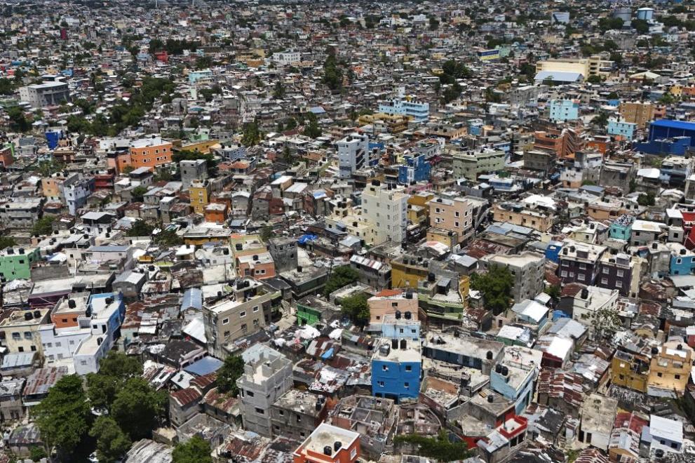 Най-малко 15 души загинаха при срутване на покрива на дискотека