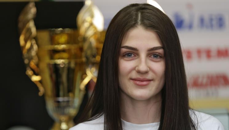 Теодора Цанева - Българката Теодора Цанева е номер 1 в световната ранглиста по карате до 21 години