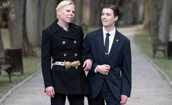 Симеон-Хасан стана на 18, празнува с дядо си и майка си