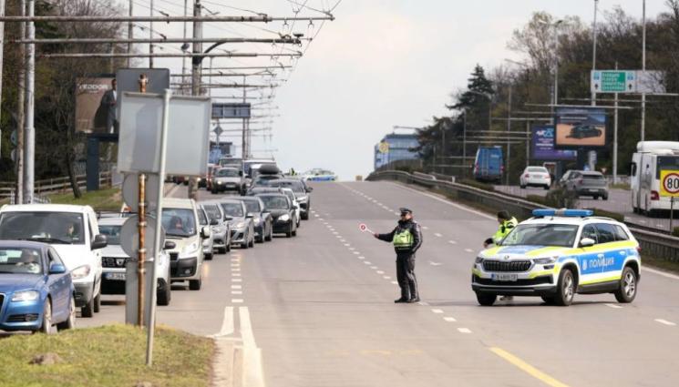 коли - ВНИМАНИЕ: Ресторантьори блокираха Орлов мост!