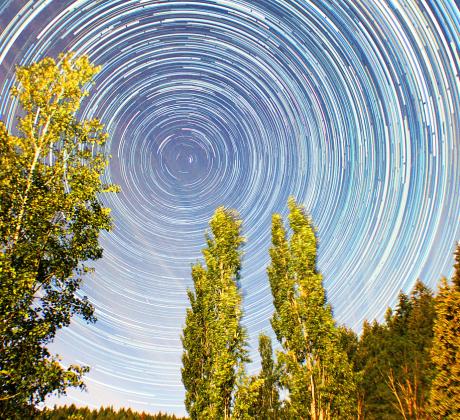 Представете си място където топчета се търкалят нагоре по наклон