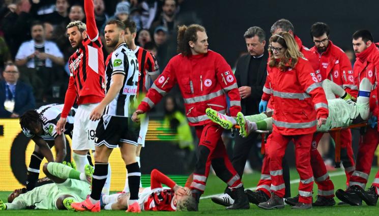 Майк Менян Милан Удинезе - Съотборник причини нокдаун и нощувка в болницата на капитана на Милан (ВИДЕО)