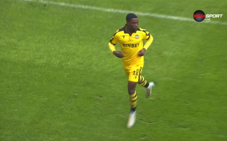 Джон Батиги покачи на 3:0 за Ботев Пд