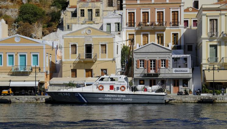 гръцки граничен кораб - В ОТКРИТИ ВОДИ: Турски кораб стреля по гръцки граничари!