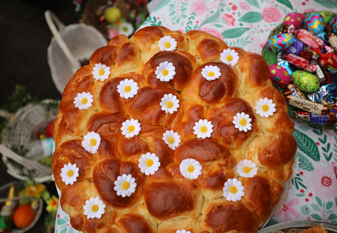 <p>На Лазаровден, малки лазарки в село Гара Бов обиколиха къщите за здраве.</p>