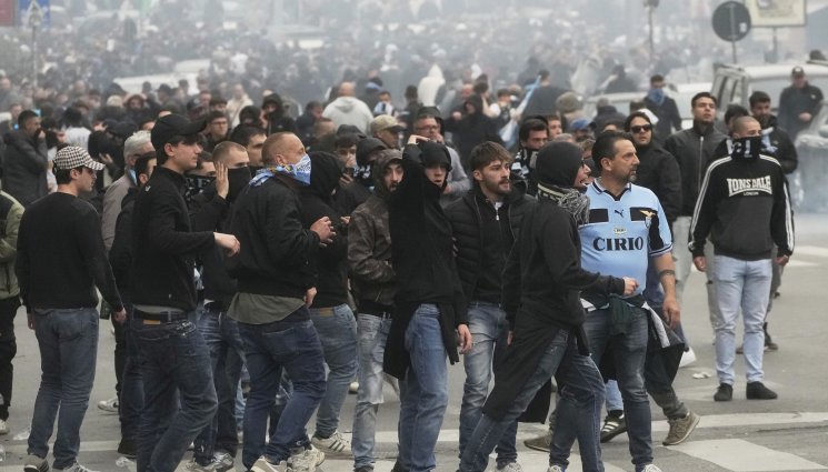 фенове Лацио - Раниха фен на Левски след дербито на Рим