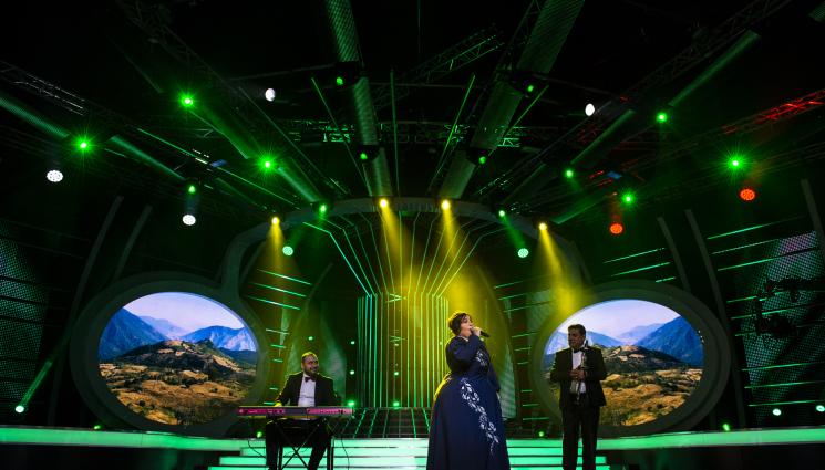 Роксана - Първа победа за Роксана в “Като две капки вода” в образа на известна народна певица!