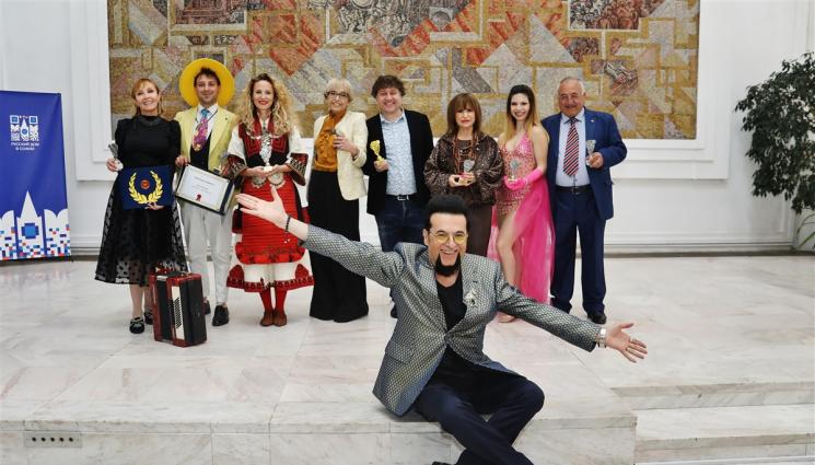 певец на годината 2025 - Кеми ударила шамар на Минчев (СНИМКИ)