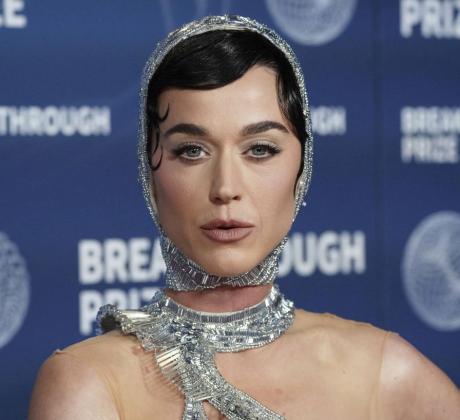 Докато световните таблоиди упорито спекулират че Кейти Пери и Орландо