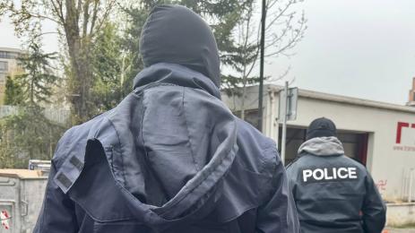 д