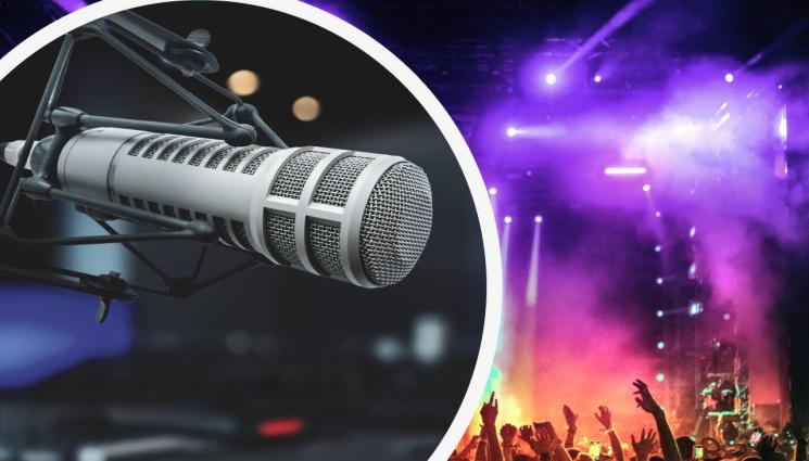 певец микрофон концерт - СТРАШНО ПРЕБИВАНЕ: Наш певец падна от сцената! (СНИМКА)