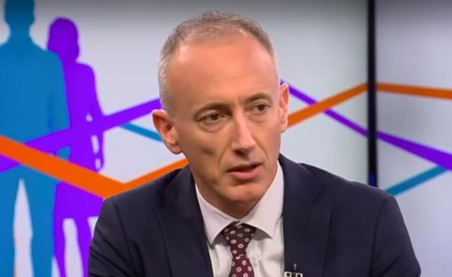 МОН готви пълна забрана на мобилни телефони в училище