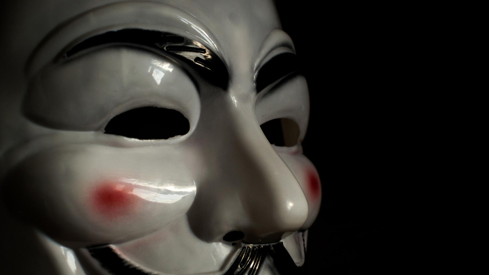 Хакерската група Анонимните обяви че е изтеглила колосалните 10 терабайта