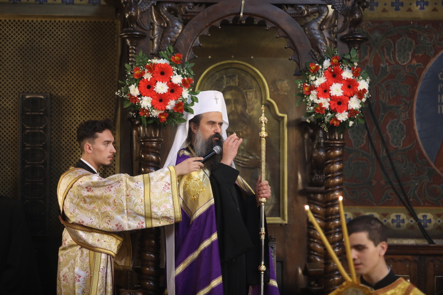 <p>На Велики петък: Богослужения за най-скръбния ден за християните в митрополитския храм &quot;Св. Неделя&quot;</p>