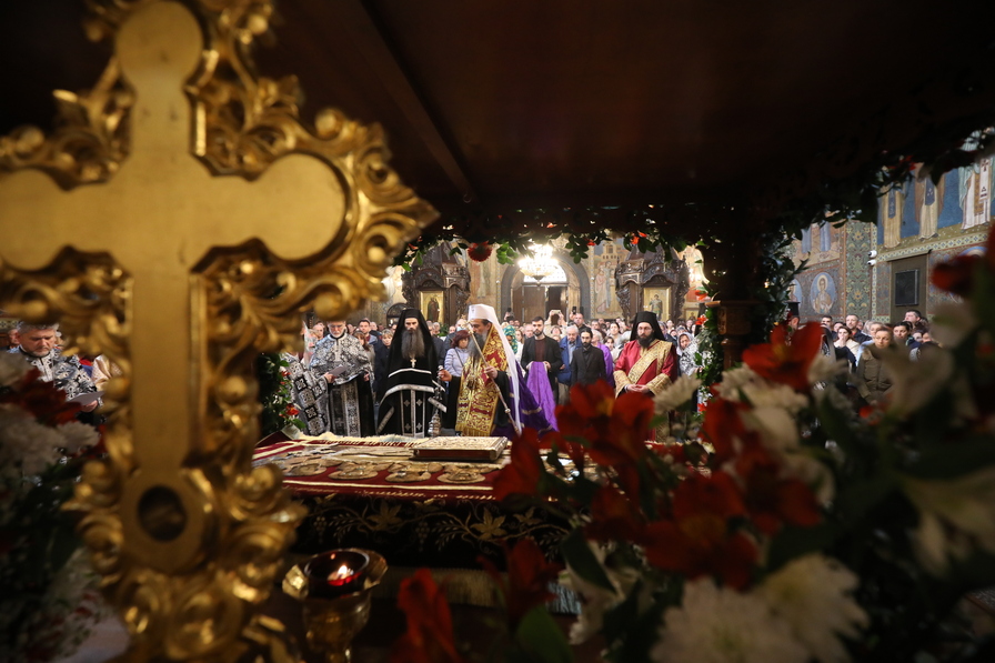 <p>На Велики петък: Богослужения за най-скръбния ден за християните в митрополитския храм &quot;Св. Неделя&quot;</p>