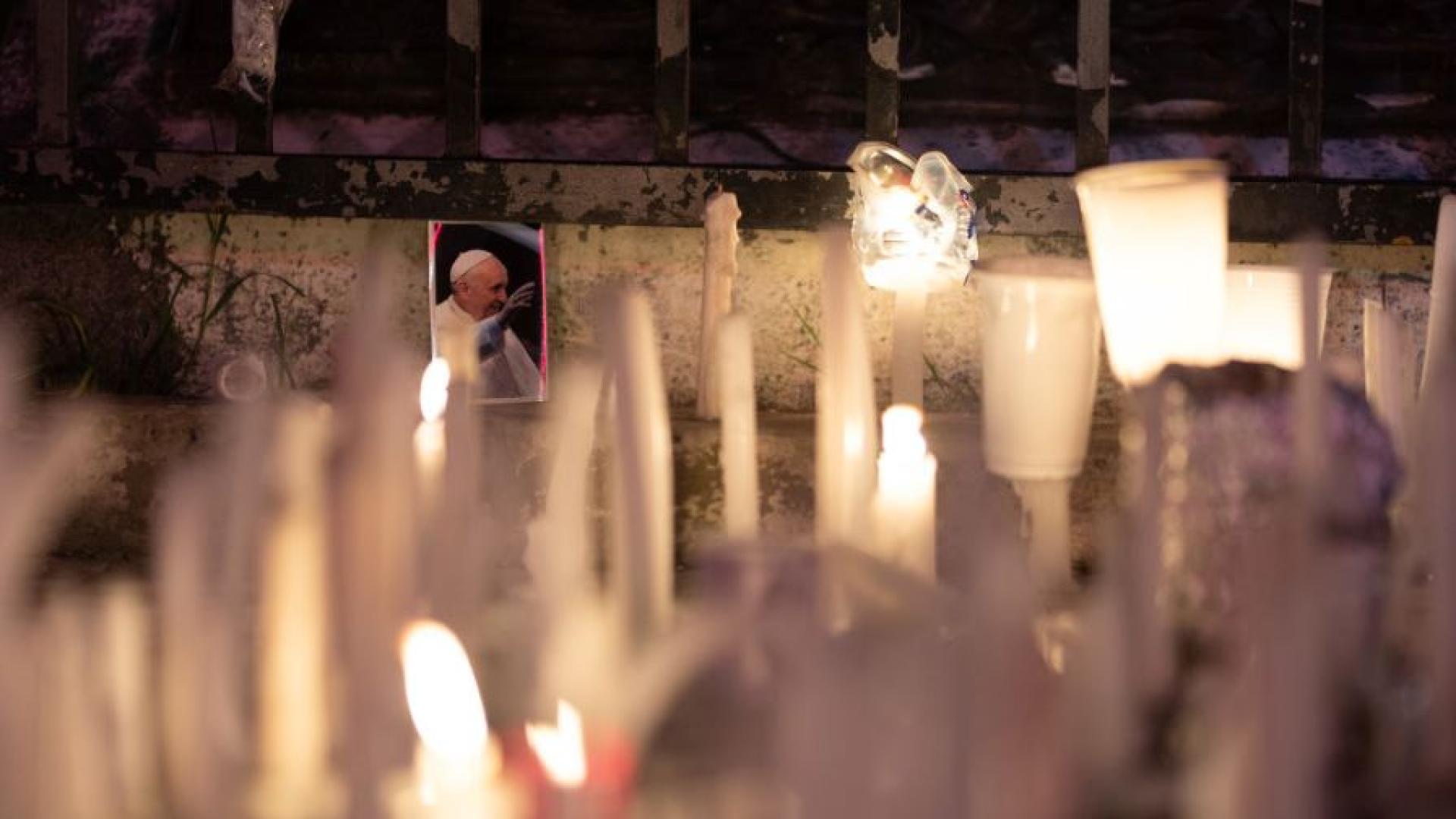 Смъртта на всеки папа предизвиква сложна поредица от събития които