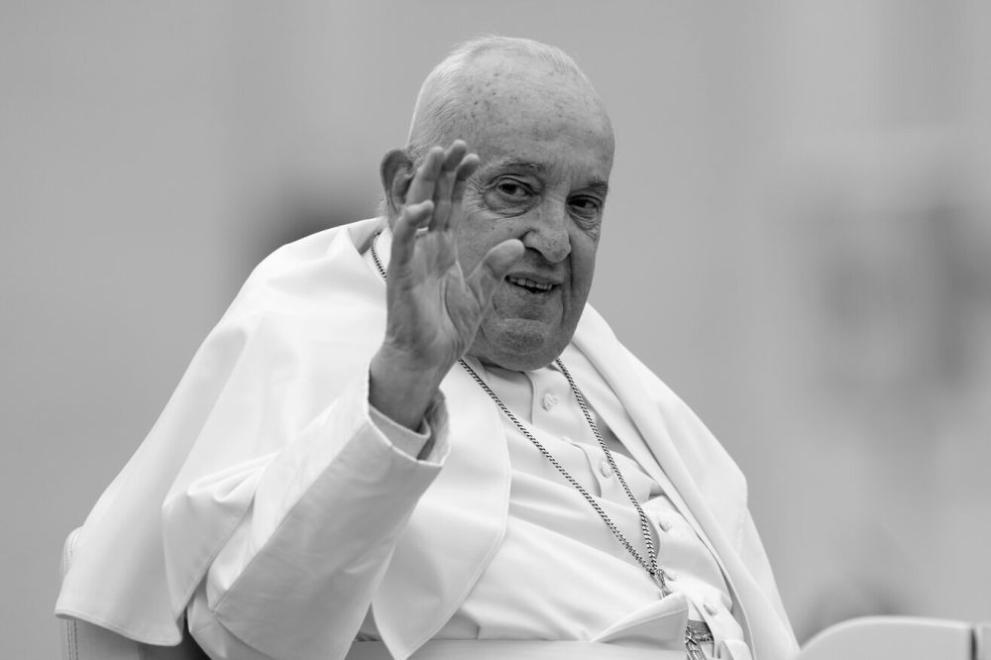 Тялото на Франциск е било положено в ковчег в личната