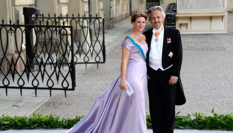 кралица Соня - ПОСРЕД НОЩ: Кралицата на Норвегия влезе болница