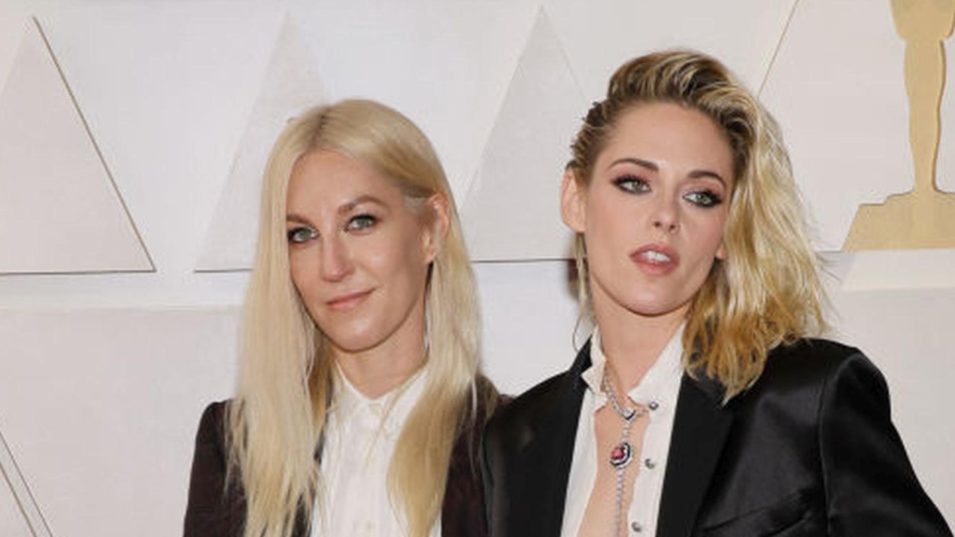 Кристен Стюарт и нейната годеница Дилън Майер узакониха любовта си