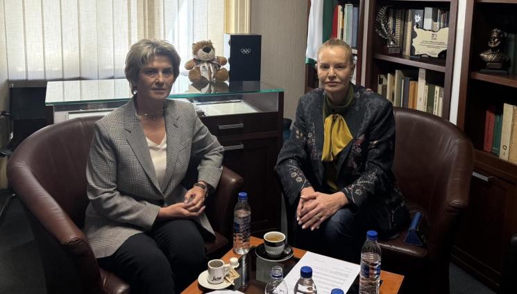 Стефка Костадинова - Весела Лечева и Стефка Костадинова обявиха готовност да работят съвместно начело на БОК