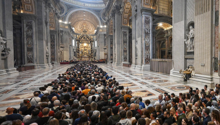 Папа - 70 хил. души посетили гроба на Франциск!