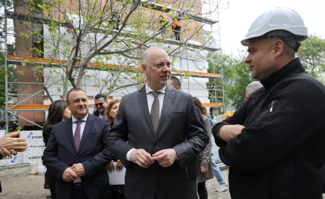 Желязков: Предвидени са над 2,5 млрд. лева за програмата за саниране
