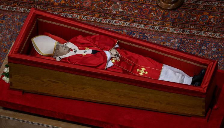 Папа Франциск - НА ПОГРЕБЕНИЕТО НА ПАПАТА: 130 делегации, 50 държавни глави и 10 монарси