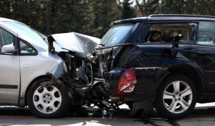 Шофьор се вряза в автокъща край Стара Загора, помете шест автомобила