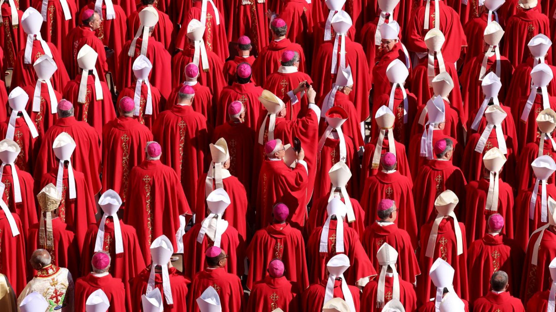 Италианският кардинал Пиетро Паролин си върна позицията на фаворит за