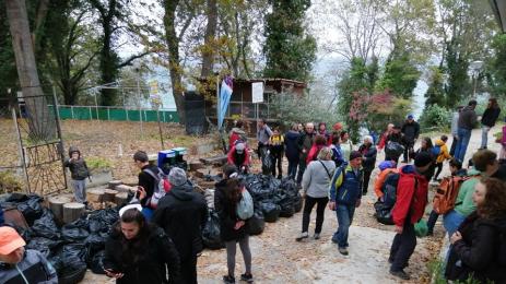 Доброволци