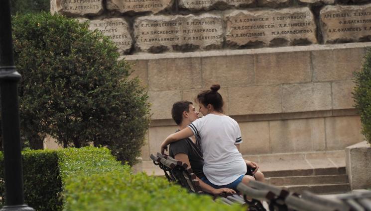 Младежи Любов - НА КАНТАРА: Дипломата по-важна от парите!