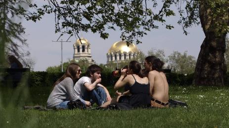 Младежи Любов