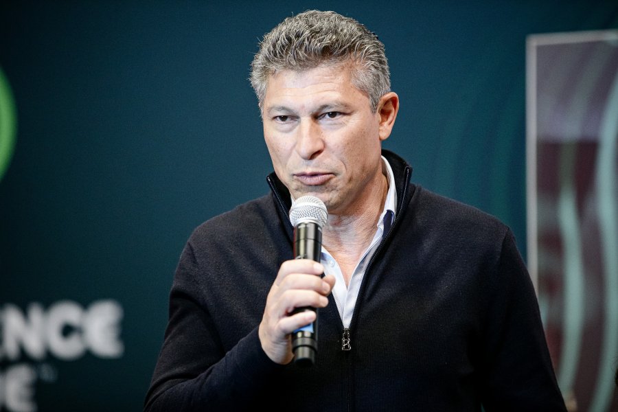 Представяне на трофеите на Лига Европа и Лигата на конференциите1