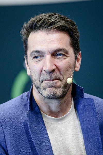 Представяне на трофеите на Лига Европа и Лигата на конференциите1