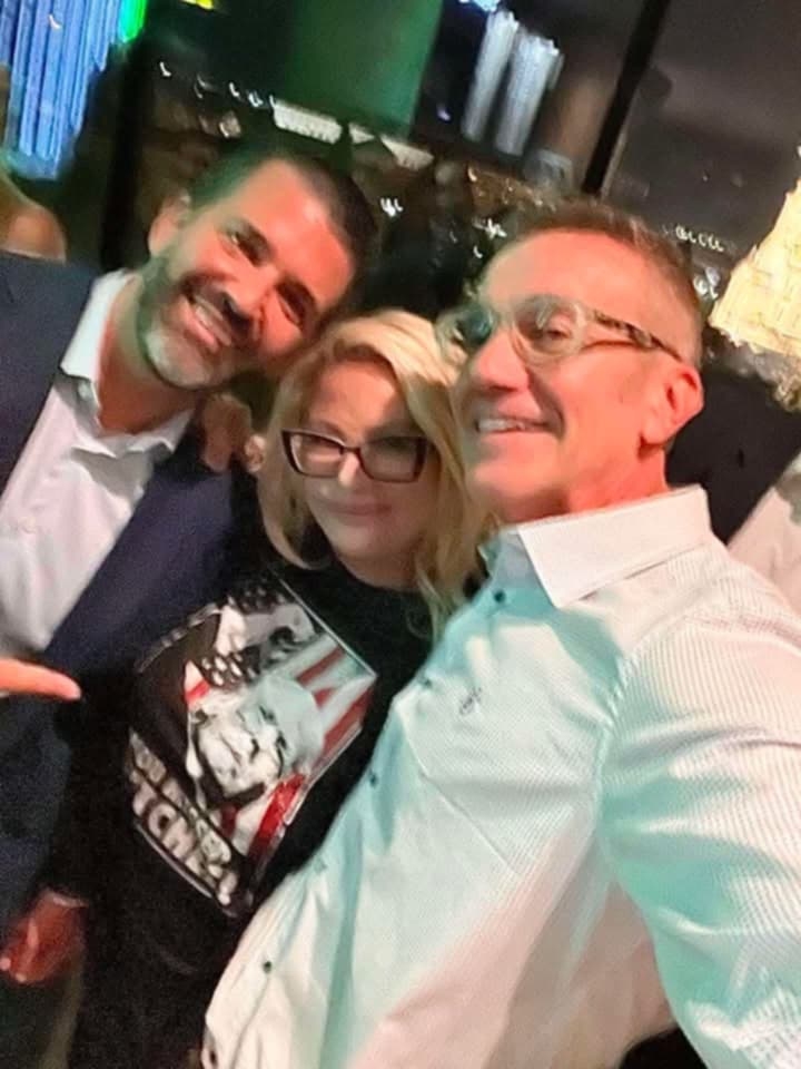 Доналд Тръмп младши в кръчма