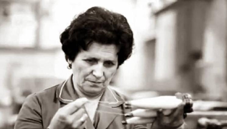 Найда Манчева - СЪЩИНСКА МАШИНА БЕЗ АНАЛОГ: Многоръката Найда Манчева обслужва 6 стана при норма 4