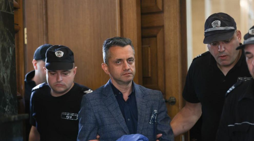 Съдът решава дали да остави в ареста шефа на пловдивската митница